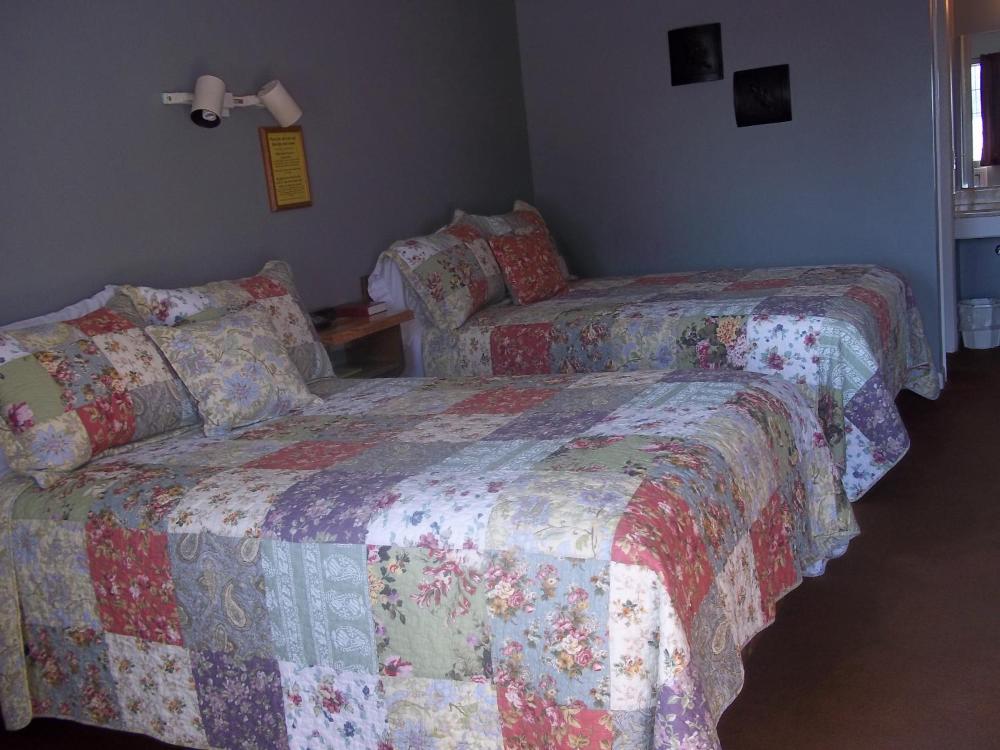 Standard Quadruple Room interior